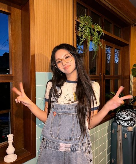 tiny pretty j erotische hübsche bild