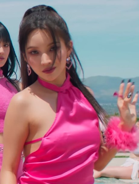 tiny pretty j freie akt bilder