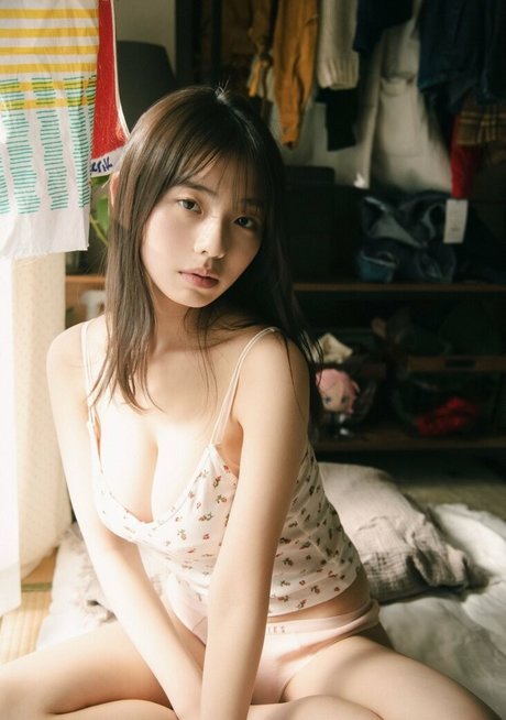 Kikuchi Hina hd nackten foto