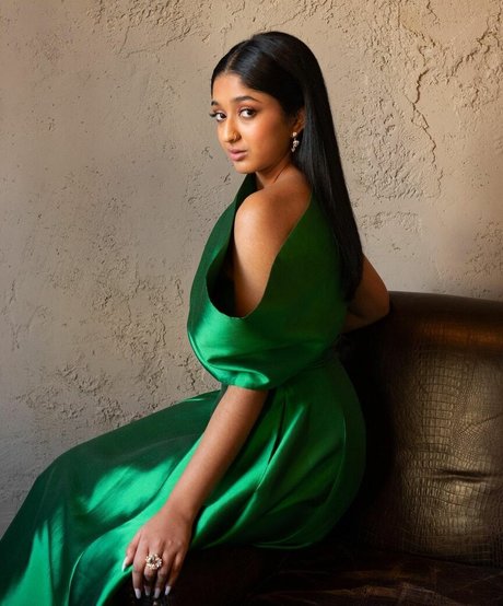 Maitreyi Ramakrishnan freie schöne bilder