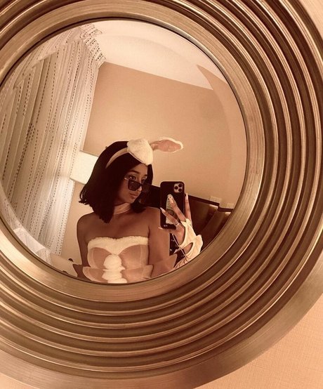 Maitreyi Ramakrishnan hd schöne galerien