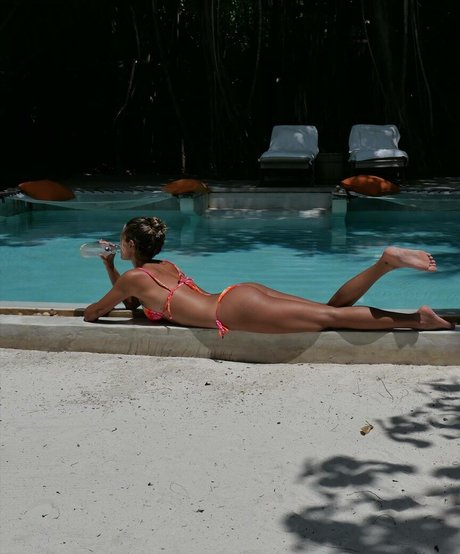 Sasha Meneghel akt fotos