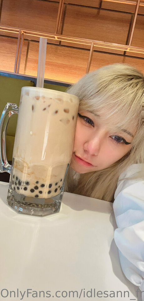 idlesann free pornostar akt bilder