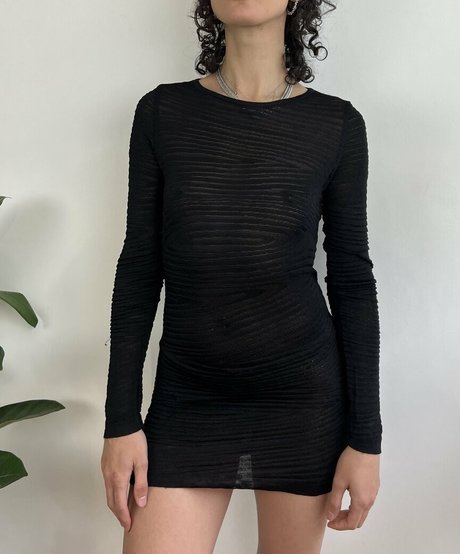 Depop Wins model schöne galerien