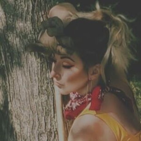 DeAnna Davis model sexy bilder