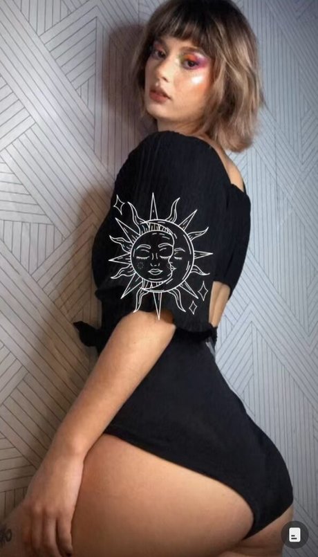 Meira du nacktheit hübsche fotos