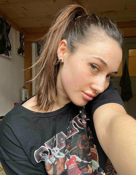 Selene smalltitts top exklusive bild