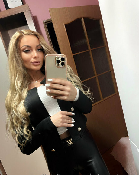 hotblondesarah freie pornographische foto