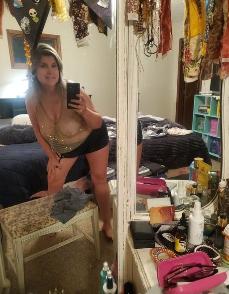 bee88i pornostar nackten foto