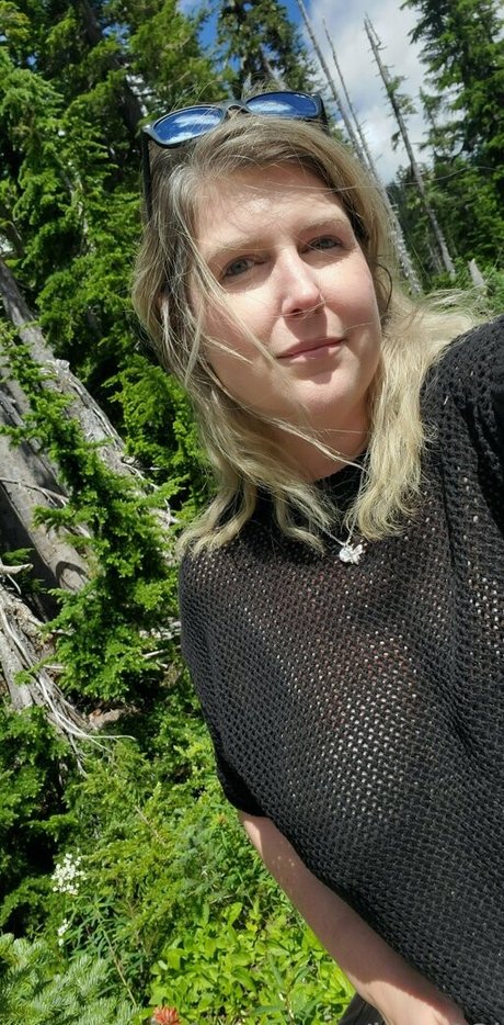 bee88i erwachsene exklusive fotos