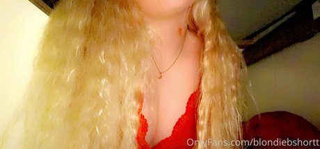 blondiebshortt hübsche erotische bild