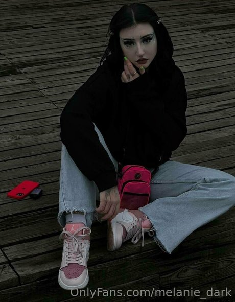 melanie dark erotische heiße foto