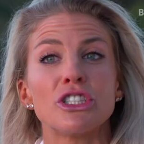 Julie Ertz nackten bild