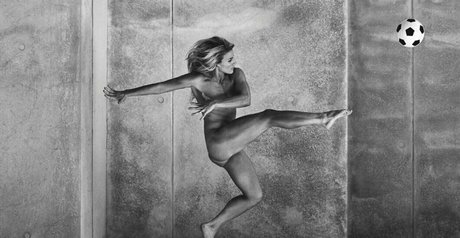 Julie Ertz pornostar sexy galerien