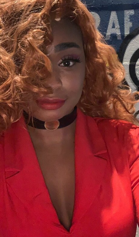 DefinedByKy pornostar nackte fotos