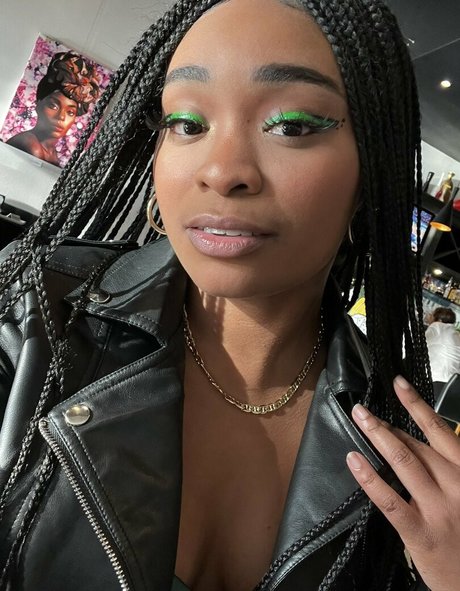 DefinedByKy pornostar fotos