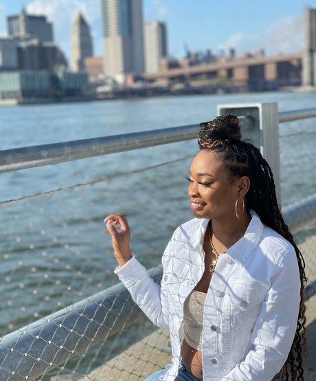 DefinedByKy xxx erwachsene bild