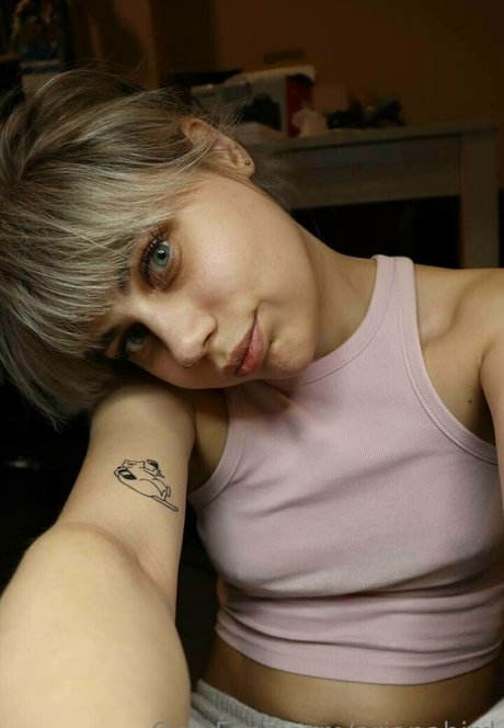 arianabird nackt kunst foto