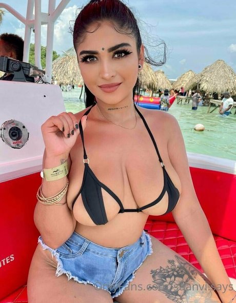 saanvi says nacktheit galerien