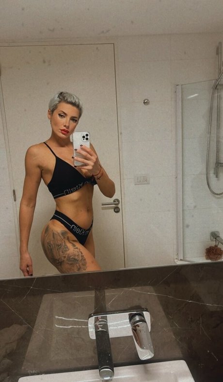 Tamara Bella exklusive pornostar bilder