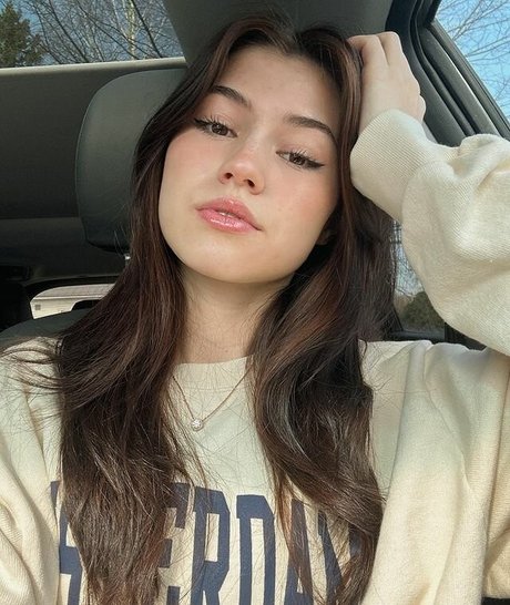 Ava Rose Beaune freie exklusive galerie