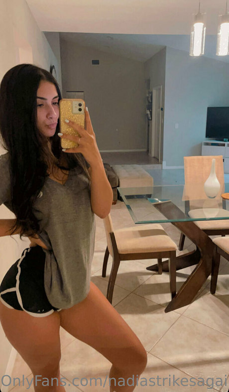 nadiastrikesagain beste xxx fotos