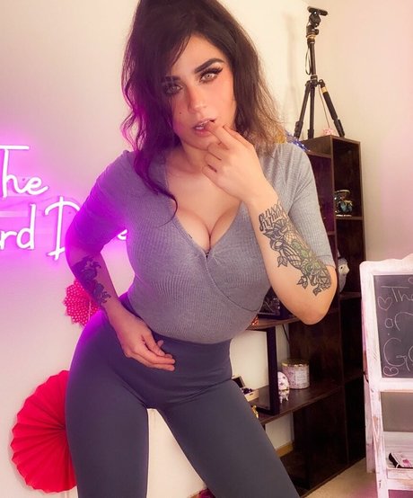 Inkbytes model nackte bild