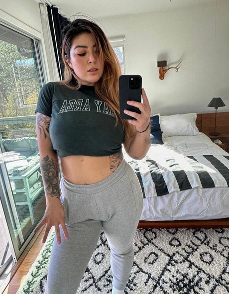 Ashlynn Arias hd galerien