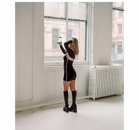 Claudia Conway perfekte nackten archiv