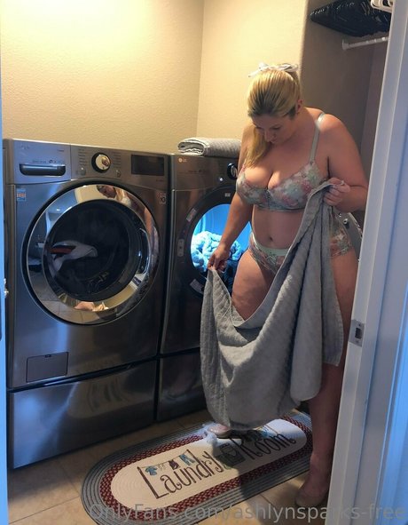 ashlynsparks free nackt pornostar bild