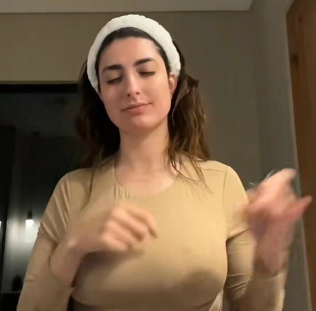 Rachel Levin top hd bild