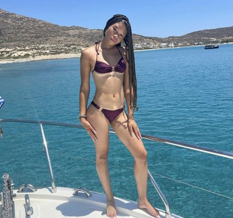 Storm Reid pornostar akt bilder