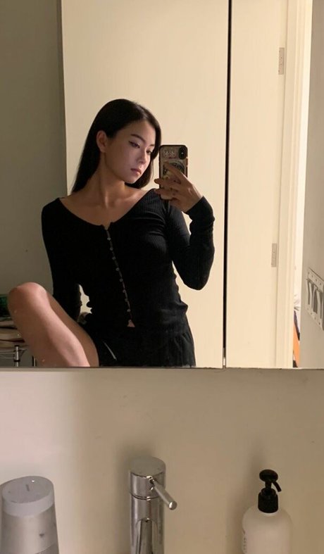 Lauren Tsai nackt erwachsene galerie