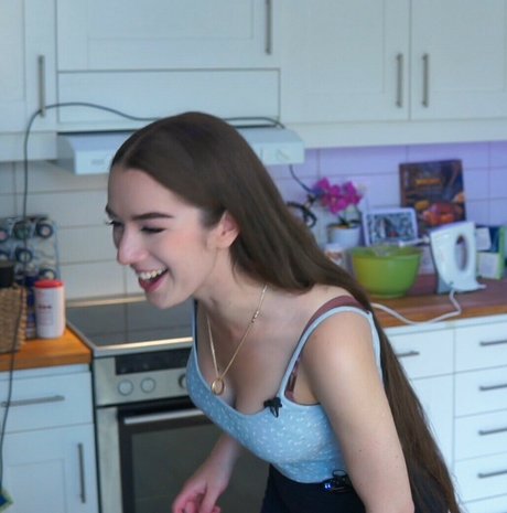 MissMikkaa hd pornographische foto