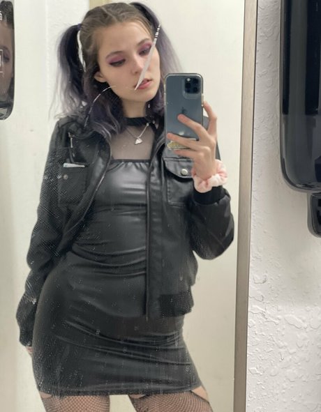 hereliesviolet porno hübsche fotos