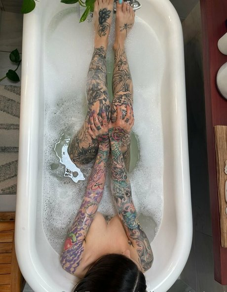 aliinwunderland sexy kunst galerien