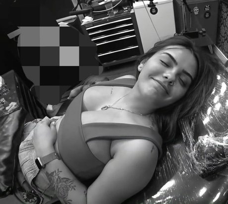 Sunaika Bruna hd pornographische foto