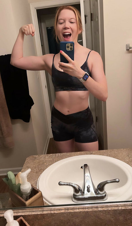 Peachy Noel erotische nackten fotos