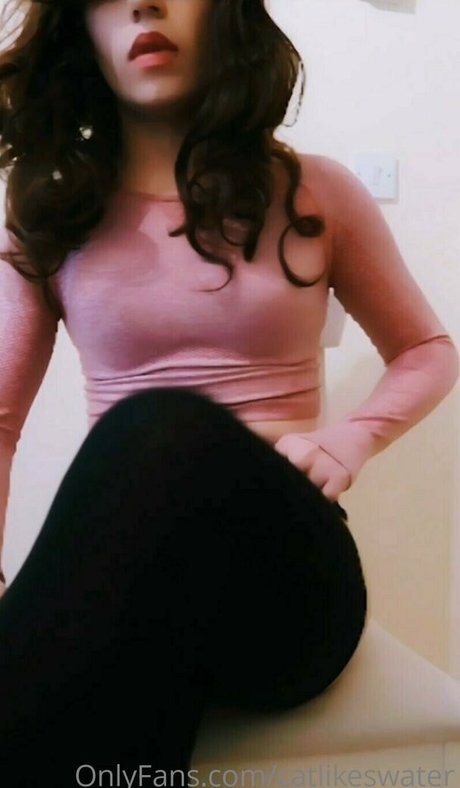 Cat Likes Water schauspielerin schöne fotos