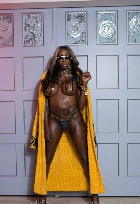 Ebony Mystique exklusive porno foto