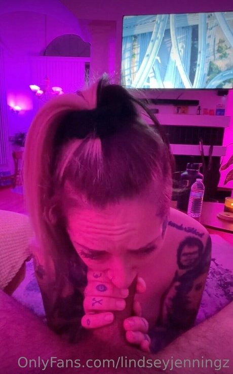 lindseyjenningz nacktheit bilder