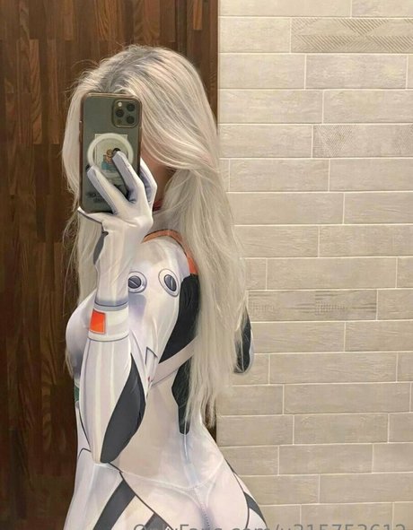 alice from wonderlandd schauspielerin hd foto