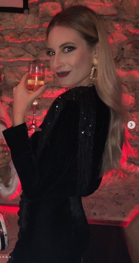 BasicWitGirl perfekte nackten bild