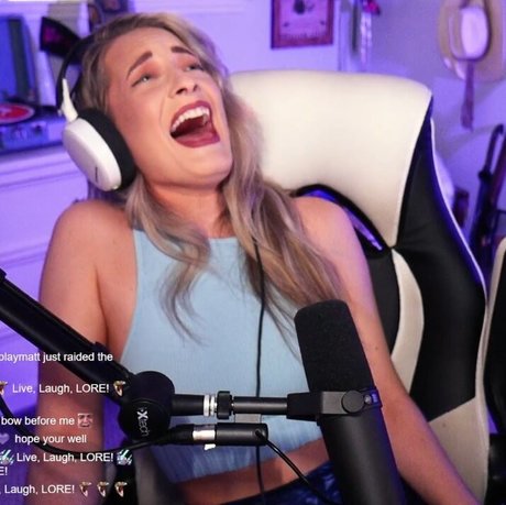 BasicWitGirl heiße kunst archiv