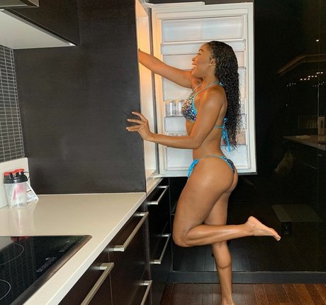 Ariane Andrew kunst erotische galerie