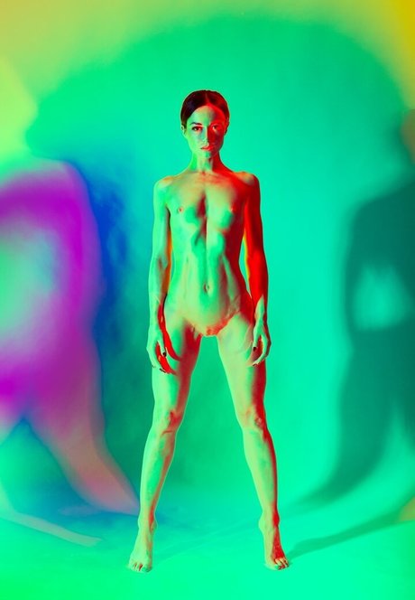 Emily England nackt erwachsene fotos