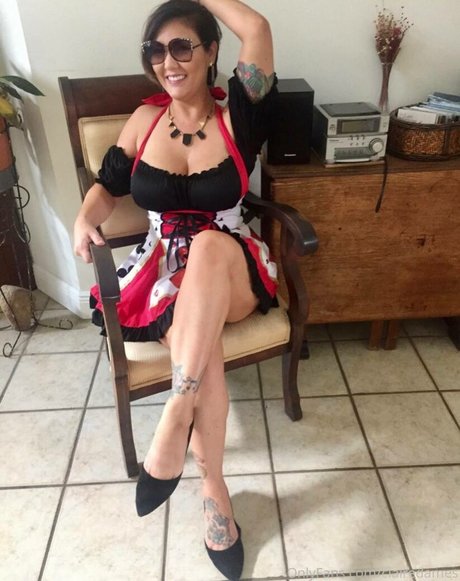 Claire Dames exklusive nackten bild