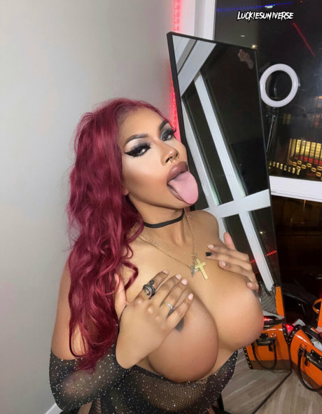 luckiesuniverse nackt pornografische foto