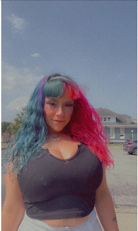 Harlee Queeni heiße exklusive galerien