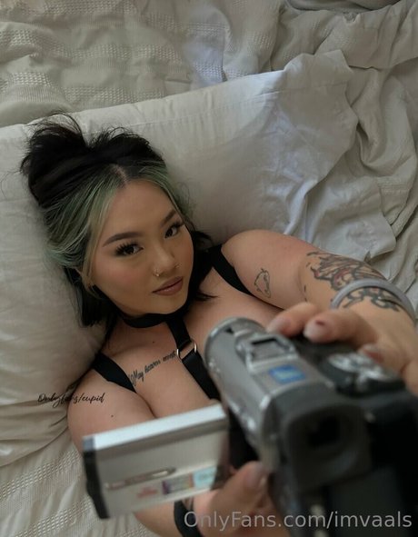 Valentine Thao pornostar hd bild